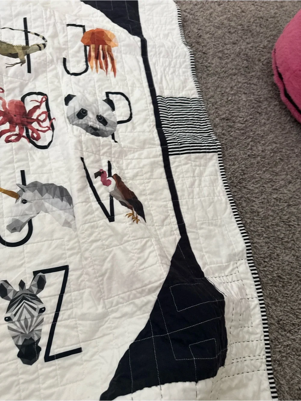 🥔Kids Animal Alphabet Quilt - White with Multicolor Animal Prints